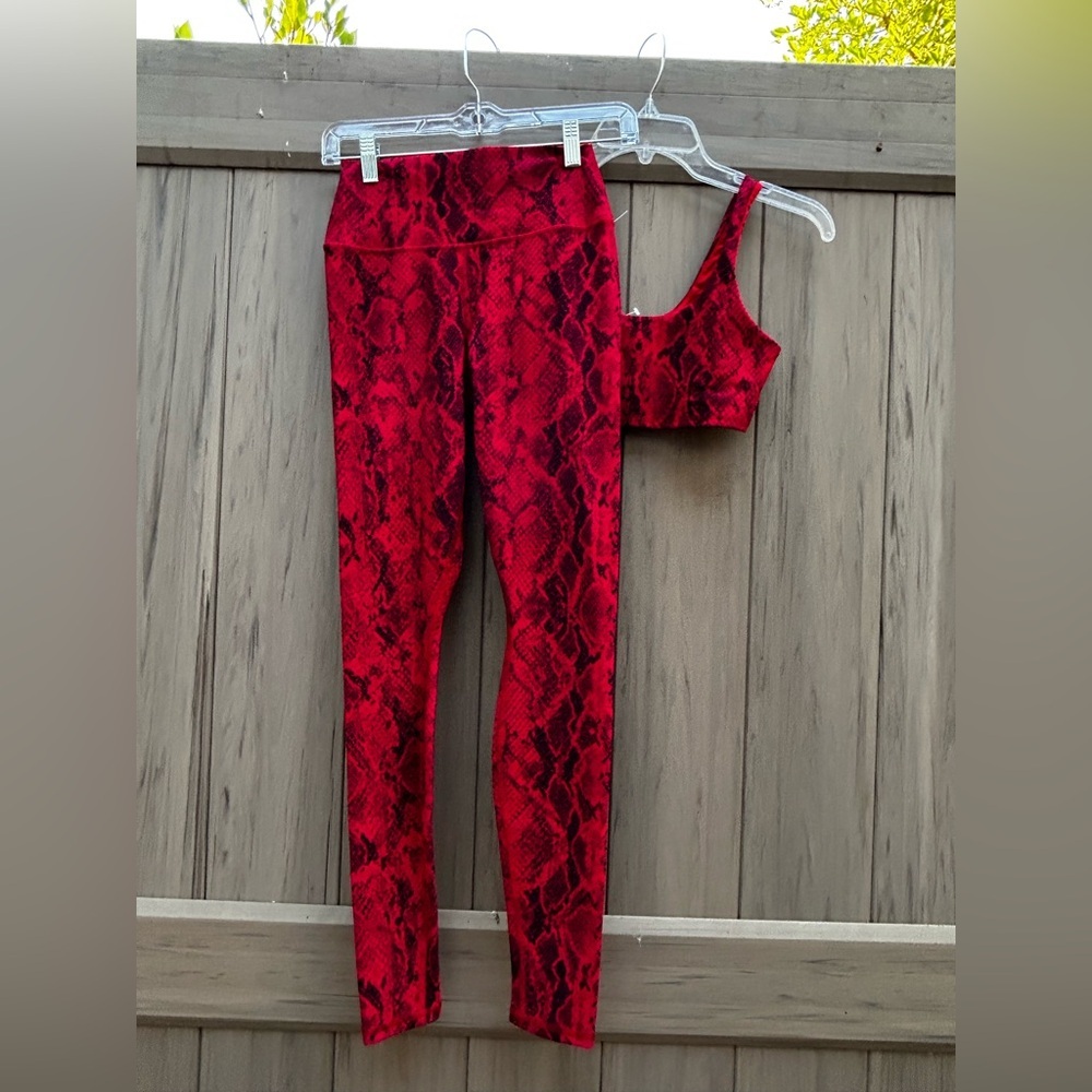 ALO Yoga Snakeskin Red Vapor Set LIMITED EDITION - Picture 6 of 11